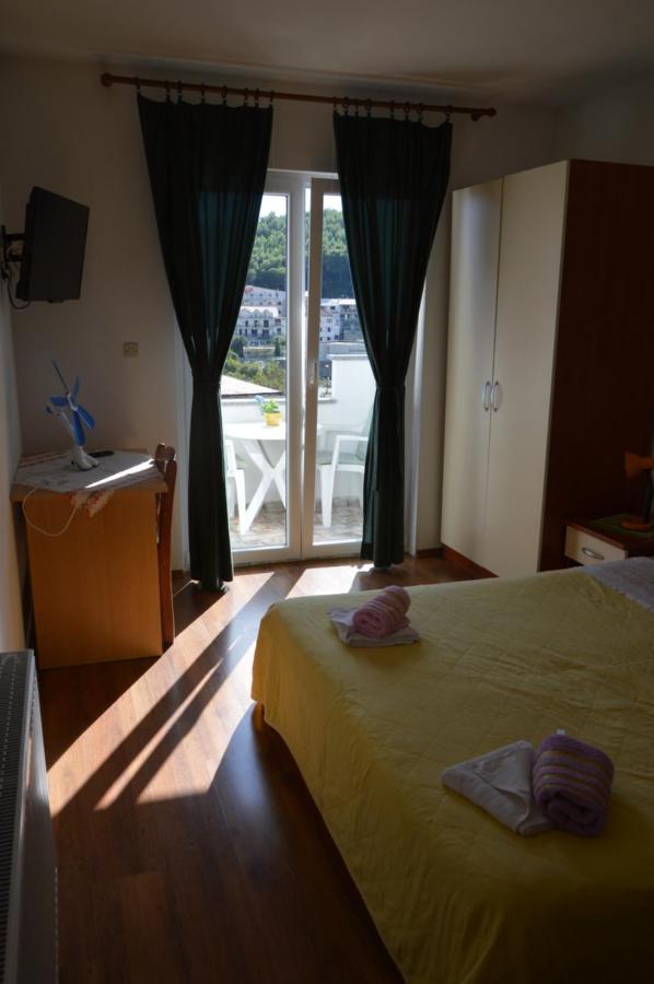 Apartman Mare Drvenik  Bagian luar foto