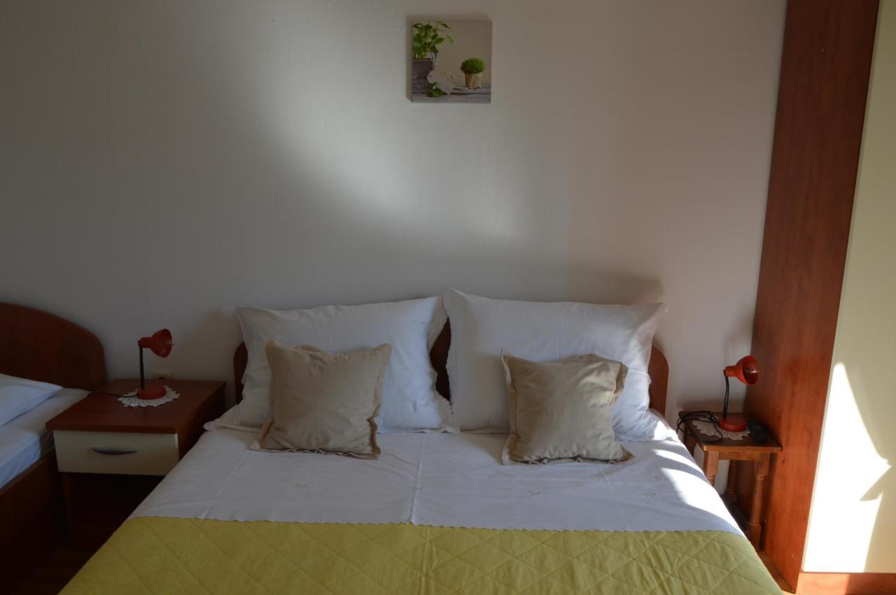 Apartman Mare Drvenik  Bagian luar foto